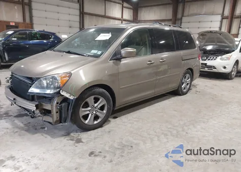 2008 Honda Odyssey Touring z USA, uszkodzony, nr VIN 5FNRL38908B092758